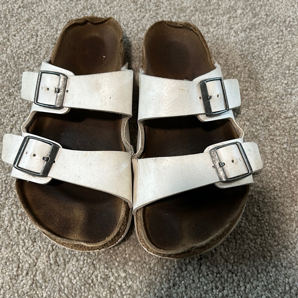 Well loved White Birkenstock Sandals size 36